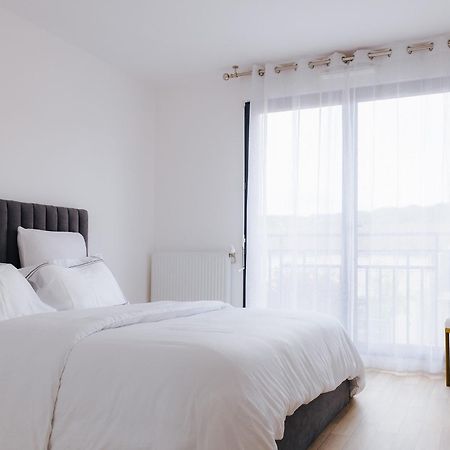 Appartement Luxueux, Neuf & Equipe A Versailles, Saint-Cyr-L'Ecole Exterior photo