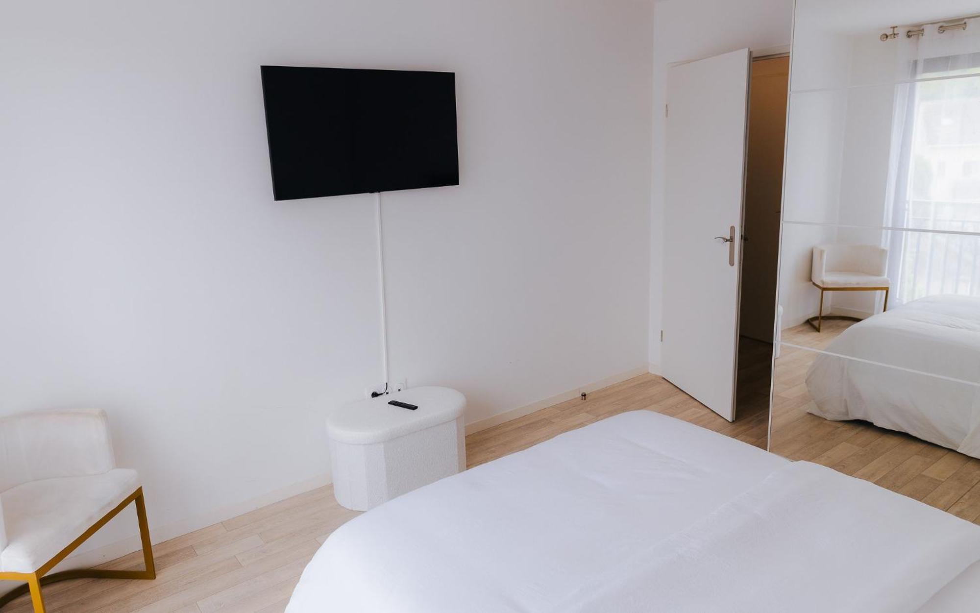 Appartement Luxueux, Neuf & Equipe A Versailles, Saint-Cyr-L'Ecole Exterior photo