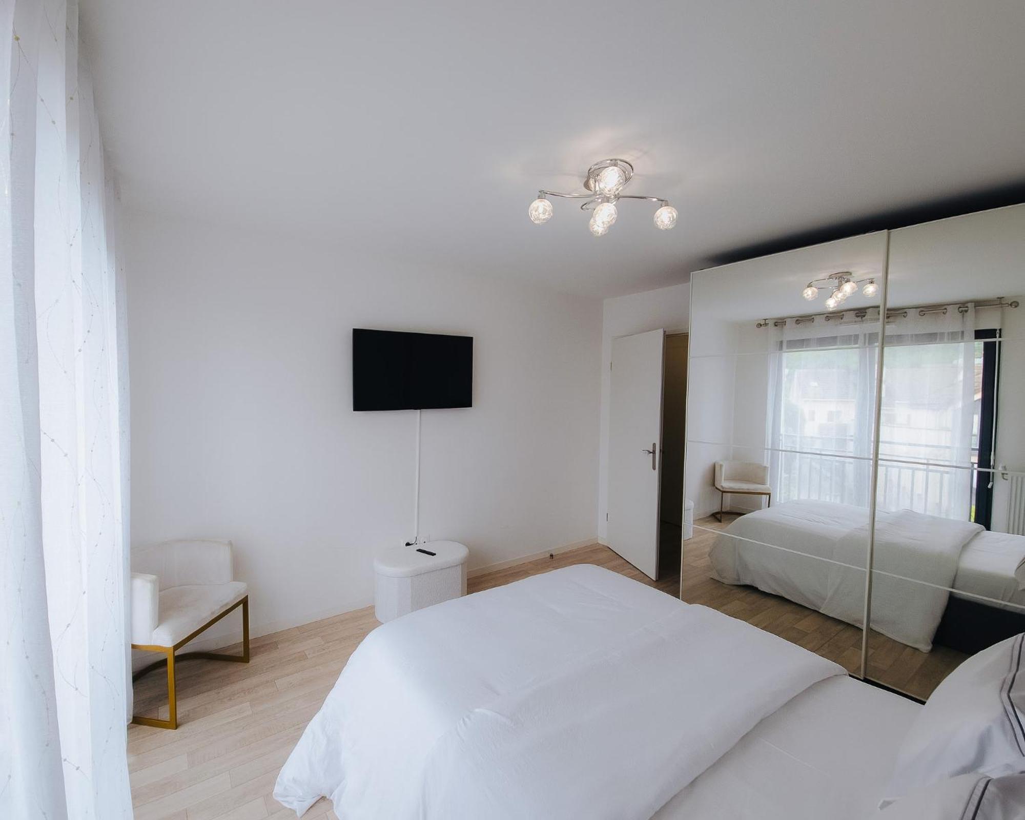Appartement Luxueux, Neuf & Equipe A Versailles, Saint-Cyr-L'Ecole Exterior photo